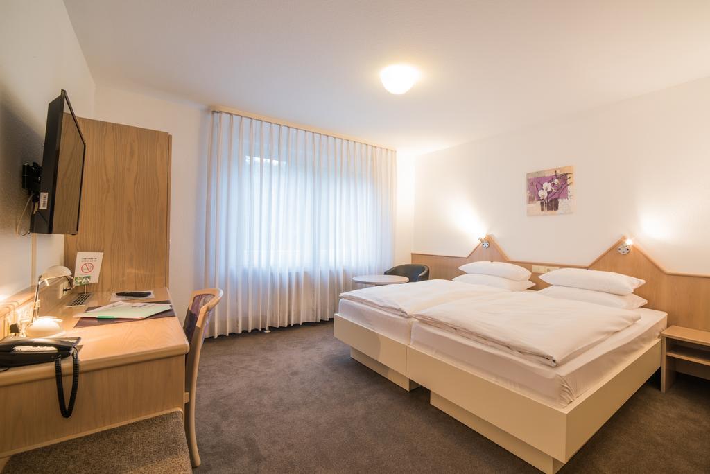 Hotel Am Wasen Freiberg am Neckar Room photo