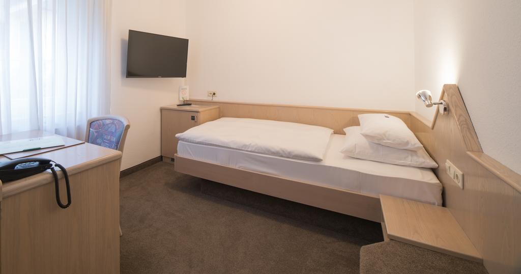 Hotel Am Wasen Freiberg am Neckar Room photo
