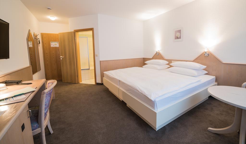 Hotel Am Wasen Freiberg am Neckar Room photo